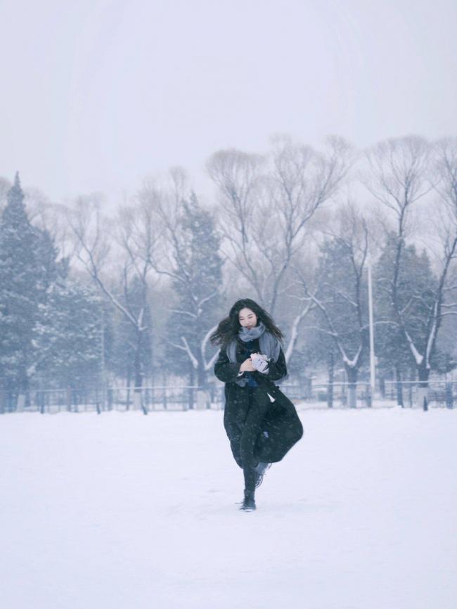 雪地拍照姿势大全-第5张图片-古都长安汉服妆造