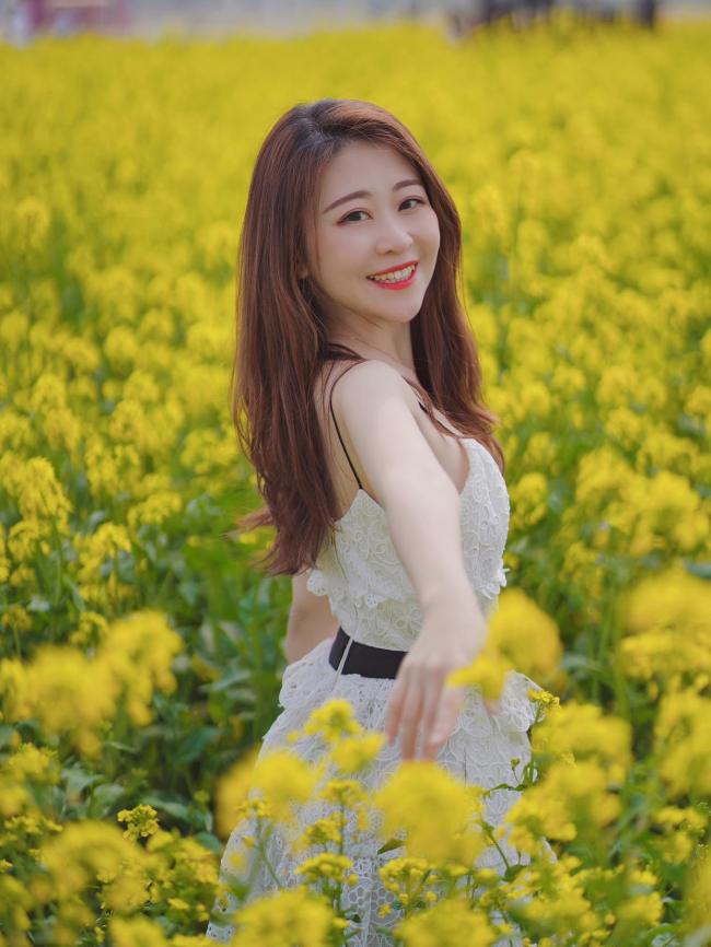 油菜花拍照姿势大全-第3张图片-古都长安汉服妆造
