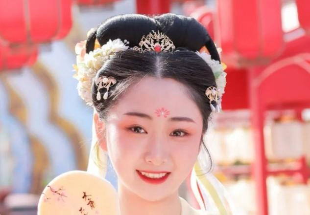 唐装妆造-第2张图片-古都长安汉服妆造体验馆