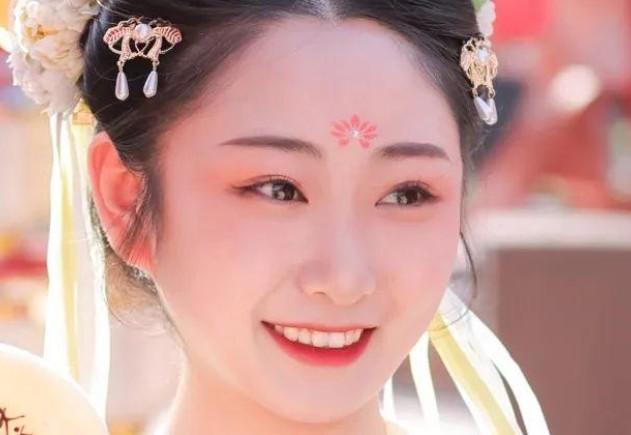 唐装妆造-第4张图片-古都长安汉服妆造体验馆