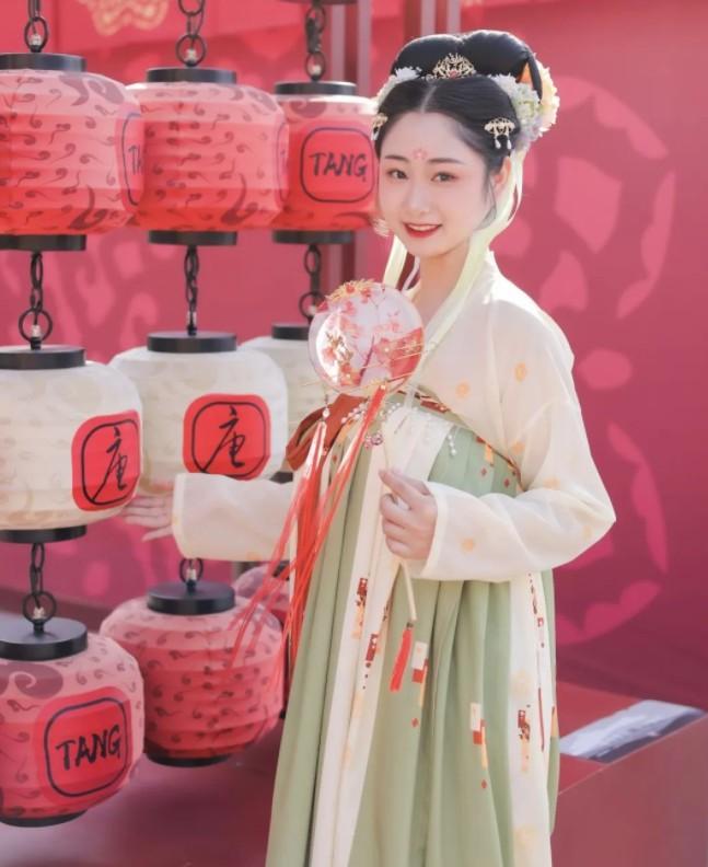唐装妆造-第12张图片-古都长安汉服妆造体验馆