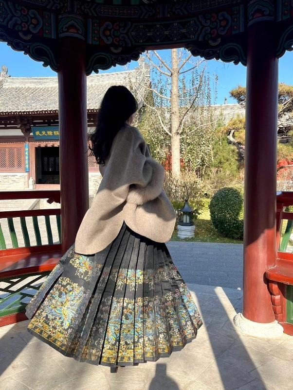 马面裙怎么穿-第3张图片-古都长安汉服妆造体验馆