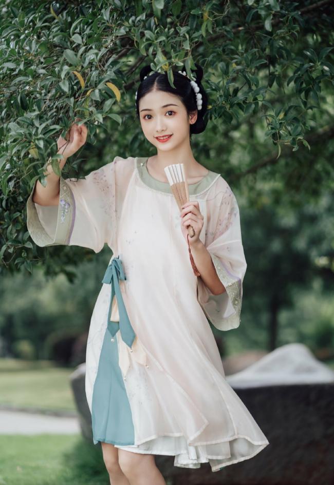 汉服的穿法-第2张图片-古都长安汉服妆造 汉服的穿法-第2张图片-古都长安汉服妆造