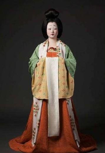 汉服齐胸襦裙穿法