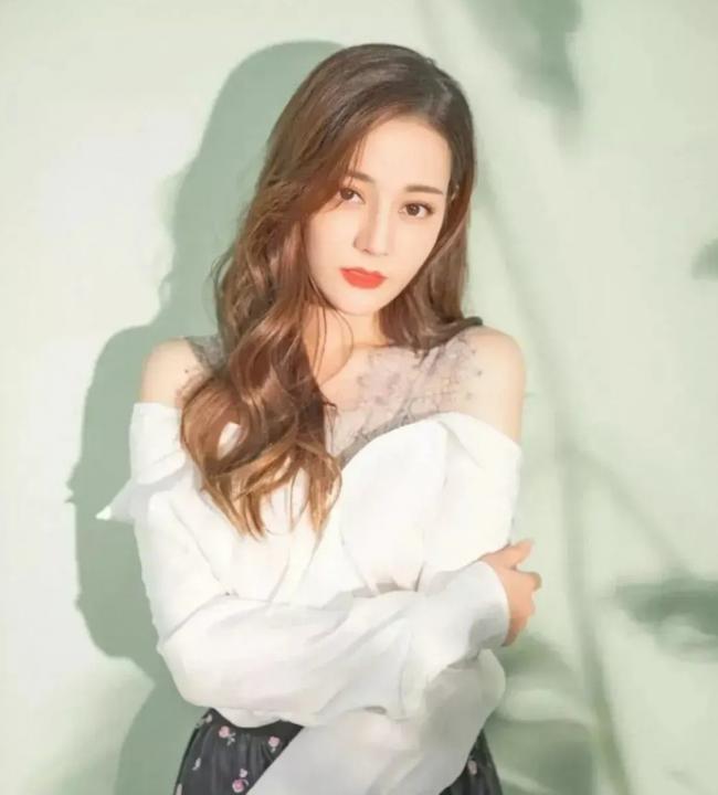 衬衫的穿法多种造型女-第15张图片-古都长安汉服妆造 衬衫的穿法多种造型女-第15张图片-古都长安汉服妆造