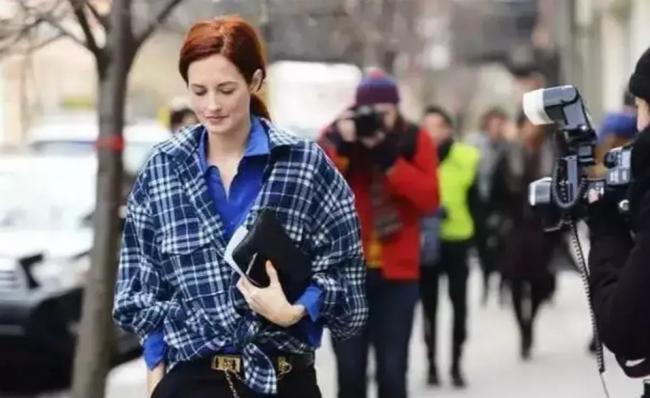 衬衫的穿法多种造型女-第35张图片-古都长安汉服妆造 衬衫的穿法多种造型女-第35张图片-古都长安汉服妆造