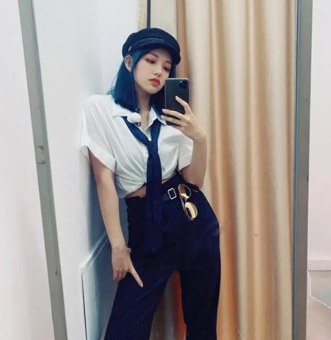 衬衫的穿法多种造型女-第57张图片-古都长安汉服妆造 衬衫的穿法多种造型女-第57张图片-古都长安汉服妆造
