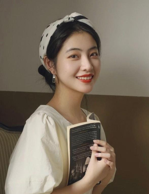 女生简单好看头发扎法-第4张图片-古都长安汉服妆造体验馆