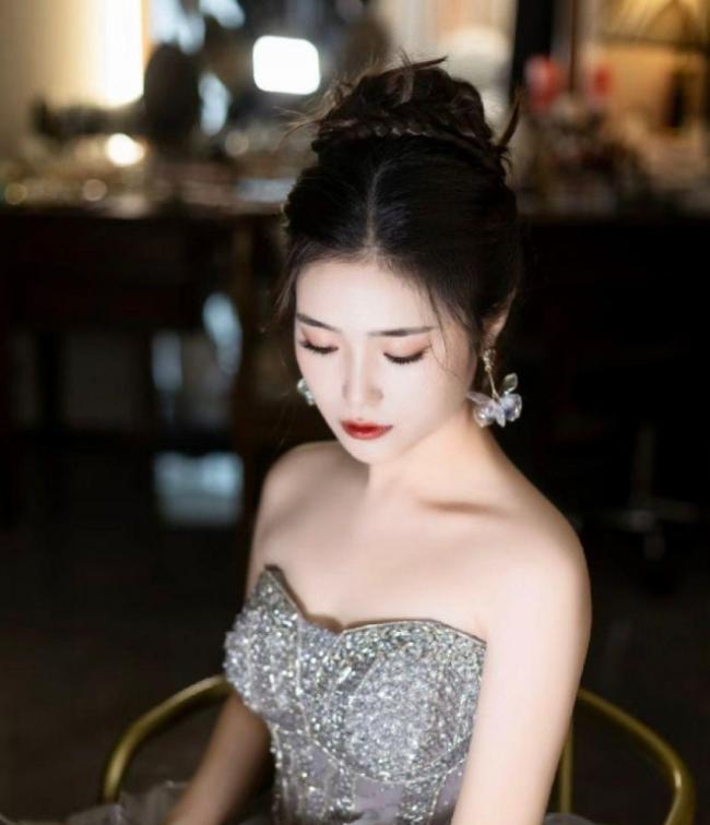 女生简单好看头发扎法-第5张图片-古都长安汉服妆造体验馆