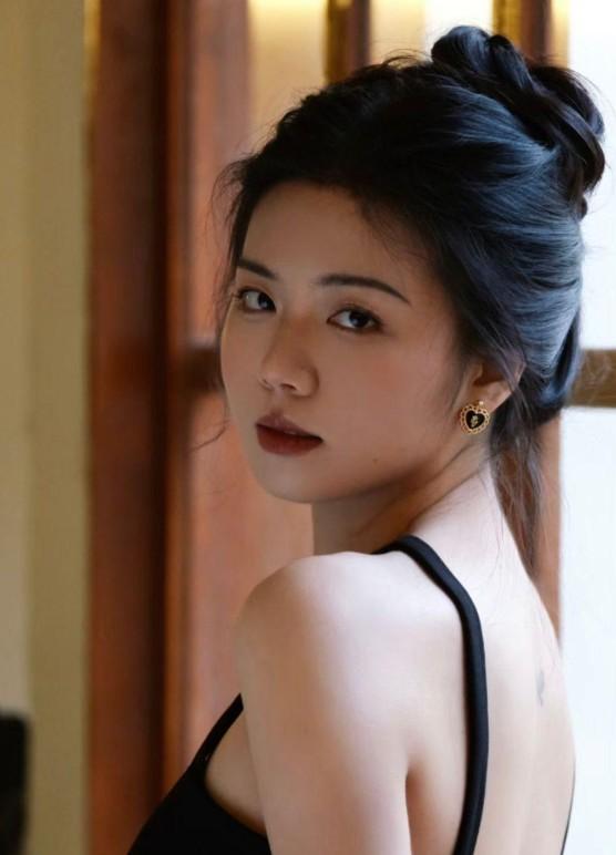 女生简单好看头发扎法-第6张图片-古都长安汉服妆造体验馆