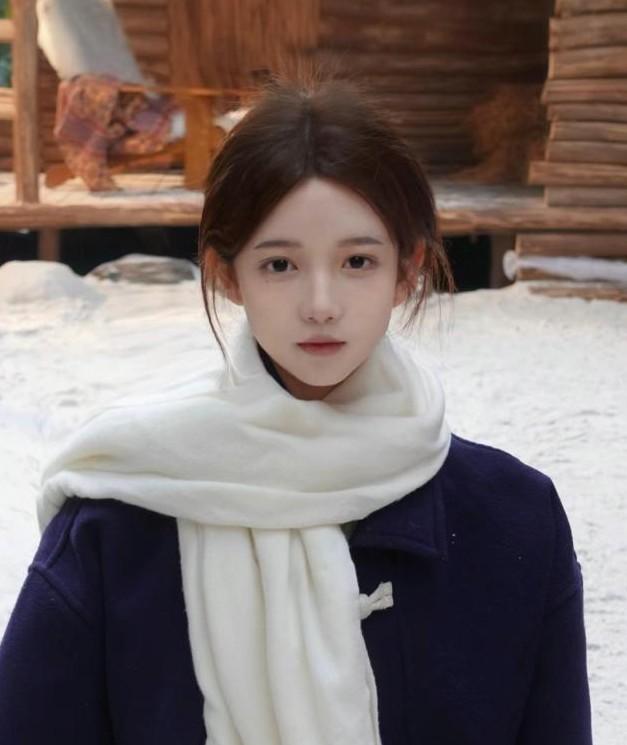 简单的公主头发型扎法-第11张图片-古都长安汉服妆造体验馆