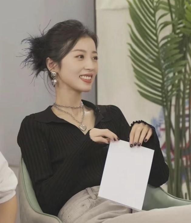 简单的公主头发型扎法-第14张图片-古都长安汉服妆造体验馆