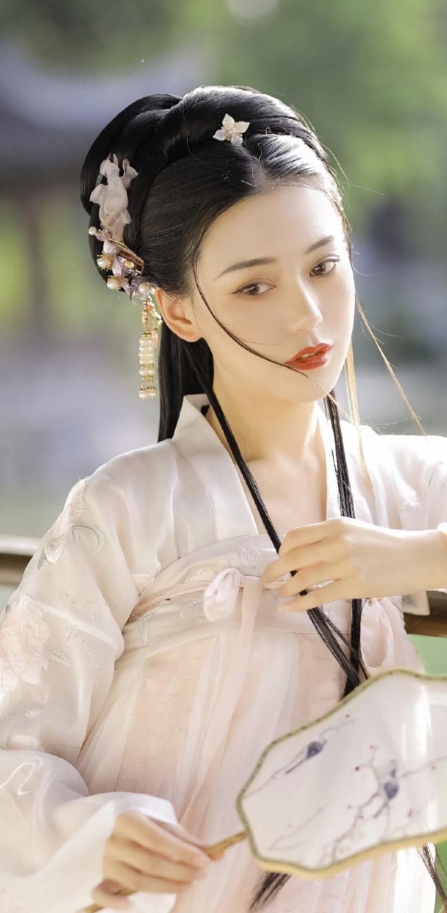 古装头发简单扎法-第1张图片-古都长安汉服妆造体验馆