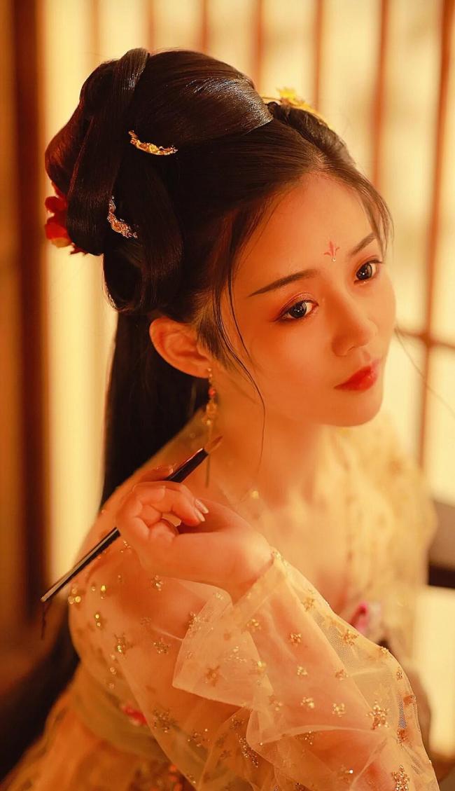 古装头发简单扎法-第3张图片-古都长安汉服妆造体验馆
