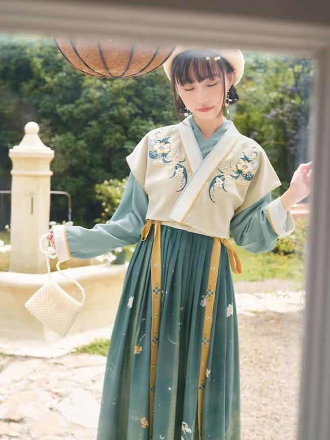 古装头发简单扎法-第8张图片-古都长安汉服妆造体验馆